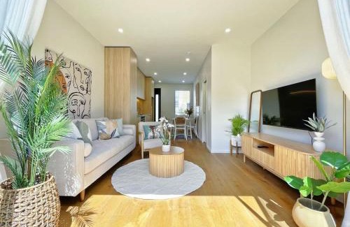 Grey Lynn Casa | City Serenity 2BR Townhouse vs AC Backyard & Parking