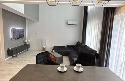 Sector 2 Apartamento | City SKyline Executive Duplex with Balcony, Panoramic View & Parking