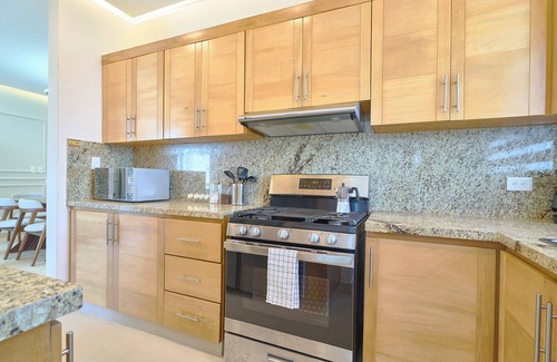 Ensanche Quisqueya Apartamento | City Sophistication Elegant 2BR Top Location
