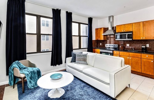 Chinatown Apartamento | City Stay in Style! Steps Away From Reading Terminal