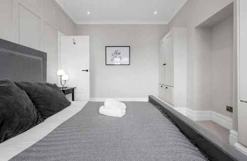 Trafford Casa | City SuperHost Hale Family Home