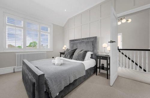 Trafford Casa | City SuperHost Hale Family Home