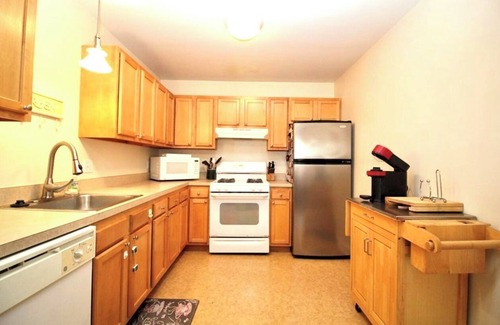 Central Northside Casa | City townhouse with a country feel. Steps to downtown, stadiums and attractions.