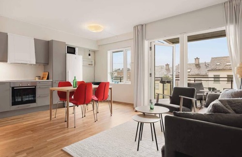 Arstad Apartamento | City Traveller I Balcony, Workspace & Elevator
