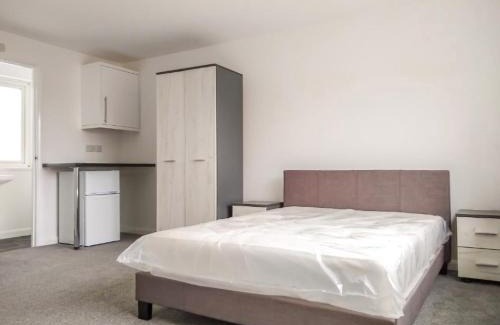 Corby Casa | City Vacations Corby 4 separate room house