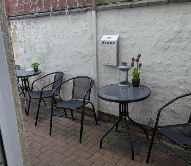Kettering Casa | City Vacations Kettering free WiFi for ' Short & Long stays ' Shared bathroom & Shared Kitchen Single room for 1 Adult