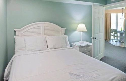 Ormond Beach Complejo | City-View 1BR Condo – Full Kitchen, Resort Pool Access & Ideal Central Location