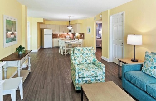 Ormond Beach Complejo | City-View 2BR Condo – Full Kitchen, Resort Pool Access & Great Value Stay