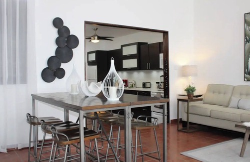 Catedral Apartamento | City View 3 Bdrm.Apt for 6-Old San Juan
