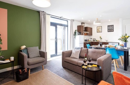 Lancaster Apartamento | City View Apartment | FREE Parking | Balcony