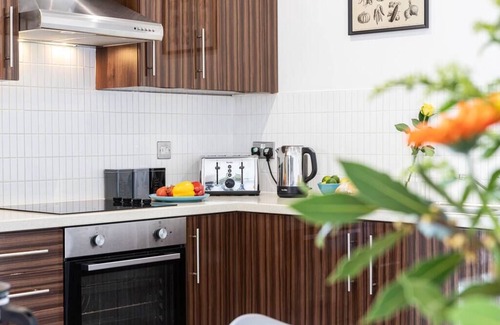 Lancaster Apartamento | City View Apartment | FREE Parking | Balcony
