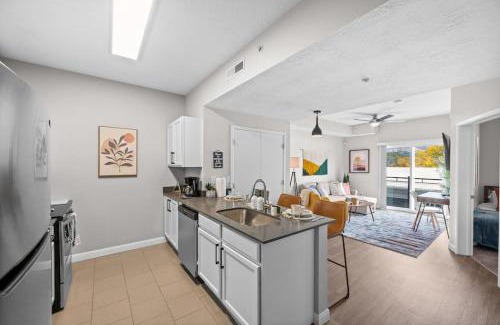 Central City Apartamento | City View BOHO Apt Stocked w everything you need