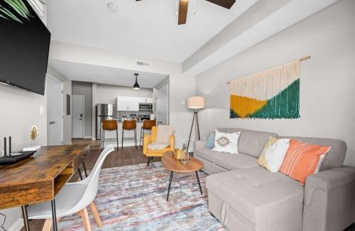 Central City Apartamento | City View BOHO Apt Stocked w everything you need