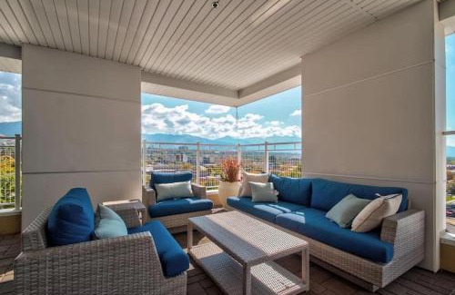 Central City Apartamento | City View BOHO Apt Stocked w everything you need