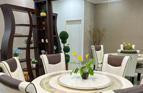Larut Apartamento | City View Condo near Lake Garden