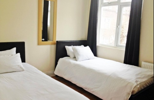 Bow Hotel | City View Hotel Roman Road Market