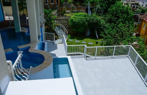 Eastwood Park Casa | City View Luxe 3BDRM Pool Deck 3