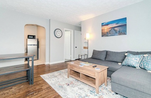 Fairport Harbor Apartamento | City View Suite Unit #6 -2 BR 1BA in serene Fairport Harbor