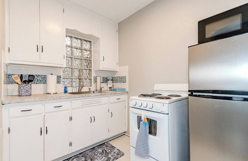 Fairport Harbor Apartamento | City View Suite Unit #6 -2 BR 1BA in serene Fairport Harbor