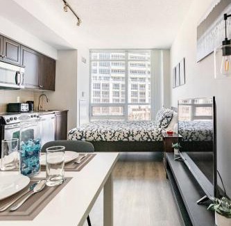 Fort York Apartamento | City View Towers - Steps to CN Tower - Pool & Hot tub - Free Parking
