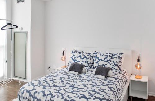 Fort York Apartamento | City View Towers - Steps to CN Tower - Pool & Hot tub - Free Parking
