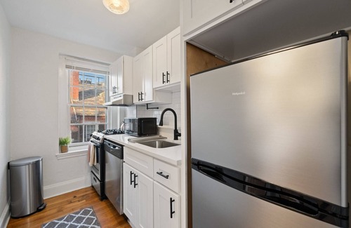 Beacon Hill Apartamento | City Views Beacon Hill Apt: Rooftop Balcony, Fast WiFi, Near Cafes, MGH, Boston Commons, & Transit!