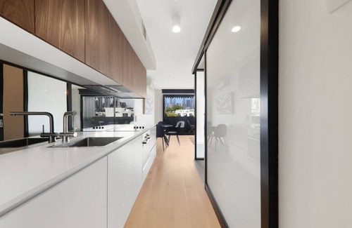 West Melbourne Apartamento | City Views in a Railway Escape