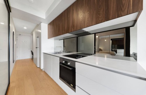 West Melbourne Apartamento | City Views in a Railway Escape