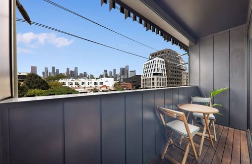 West Melbourne Apartamento | City Views in a Railway Escape