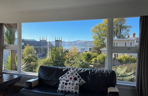 Dunedin City Centre Casa | City Views on Rattray, Large and luxurious close to town