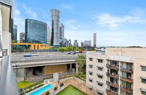Perth Central Business District Apartamento | City Views & Resort-Style Living Pool Tennis & Parking