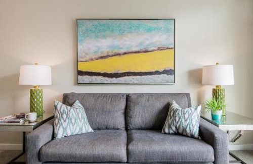 Belltown Apartamento | City Water View Oasis with Pool & Gym near Cruise in Heart of Seattle