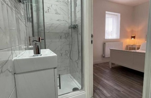 Liverpool Apartamento | CityBreaks Rooms with Free Parking - Family Room with Bathroom