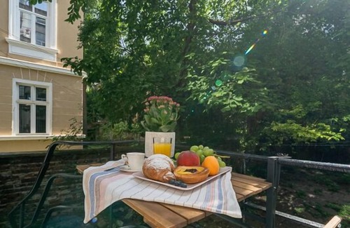 Sofia City Center Apartamento | CityCenter Magnific Gem - 2BDR & 2 Baths