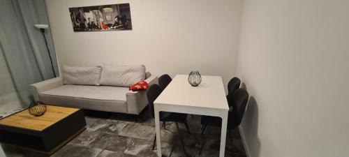 Vinnhorst Apartamento | Citynah Whg - 6 Pers., Küche, Terrasse, modern und zentral