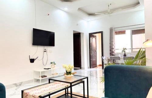 Hyderabad Apartamento | Cityscape Comfort - Stylish 3BHK Central Getaway