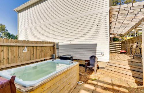 Chattanooga Casa | Cityscape Haven at Missionary Ridge with a hot tub