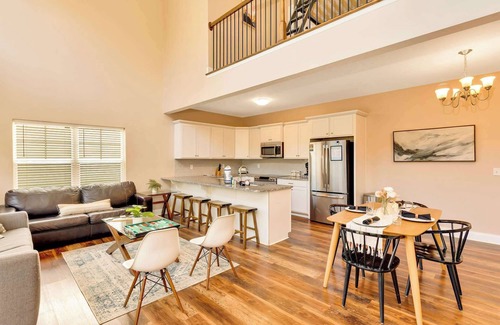 Chattanooga Casa | Cityscape Haven at Missionary Ridge with a hot tub