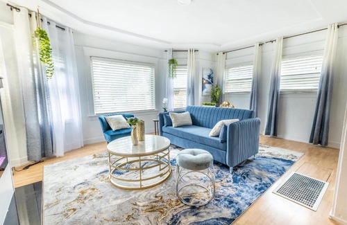 San Bruno Casa | Cityscape Haven - Central SF Home near SFO