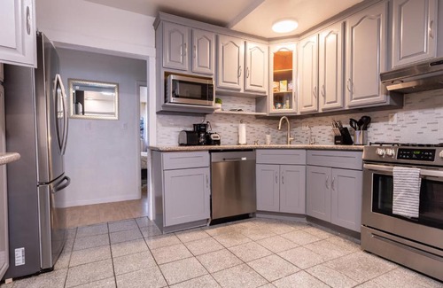 San Bruno Casa | Cityscape Haven - Central SF Home near SFO