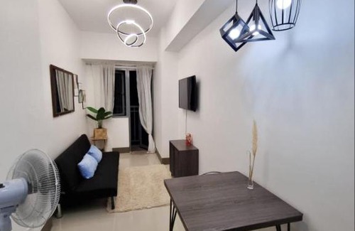 Highway Hills Apartamento | Cityscape on the 38th by Han
