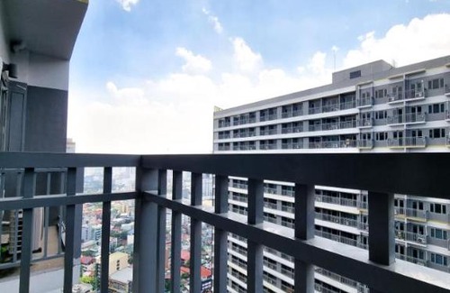 Highway Hills Apartamento | Cityscape on the 38th by Han