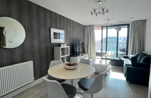 Royal Docks Apartamento | Cityscape Serenity: 10th Floor Oasis near City Airport, Excel & 02