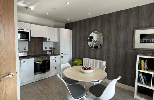 Royal Docks Apartamento | Cityscape Serenity: 10th Floor Oasis near City Airport, Excel & 02