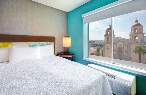 Downtown Tucson Hotel | Cityscape Views and Comfort! Free Breakfast, Parking, Pool, Pets Allowed!