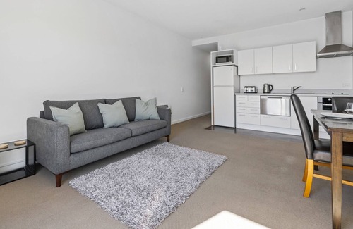 Linwood Cabaña | Cityside on Cashel - Christchurch Apartment