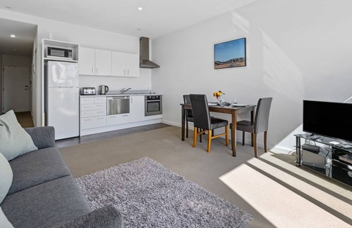 Linwood Cabaña | Cityside on Cashel - Christchurch Apartment