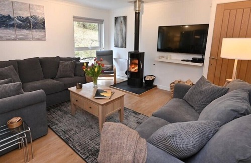 Alvie Cabaña | CLACH MHOR AND ANNEX, pet friendly, with open fire in Aviemore
