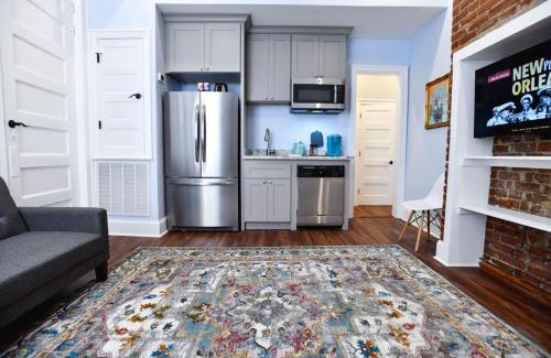 Seventh Ward Casa | Claiborne Historic Guest House-economy rear unit