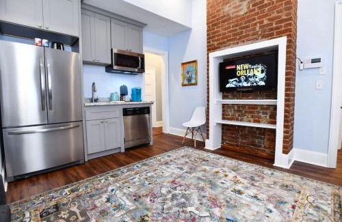 Seventh Ward Casa | Claiborne Historic Guest House-economy rear unit